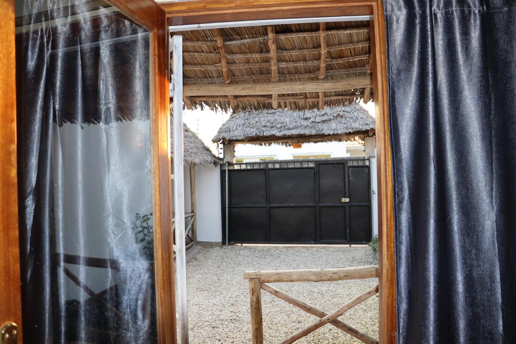 B Home Zanzibar Kiwengwa  Luaran gambar